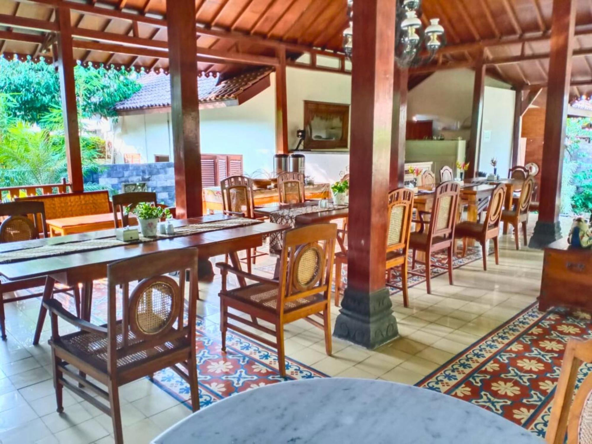 Ndalem Nitihardjan Hotel Magelang Bagian luar foto